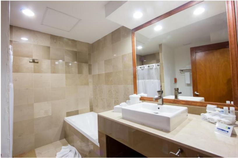 Holiday Inn Express Nuevo Laredo By Ihg Eksteriør billede